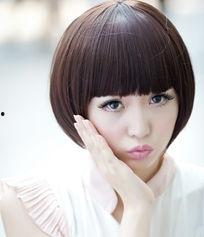 可爱短发女生图片,可爱女生的时尚风采